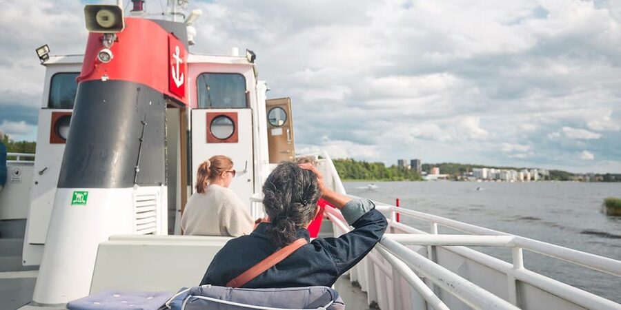 Stockholm: Sigtuna Guided Boat Tour with Optional Museum - Arriving in Sigtuna, Sweden’s early town