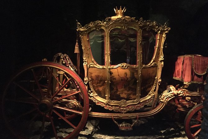 Stockholm Top attractions all-inclusive Gran Tour - The Royal Palace adds a second royal perspective