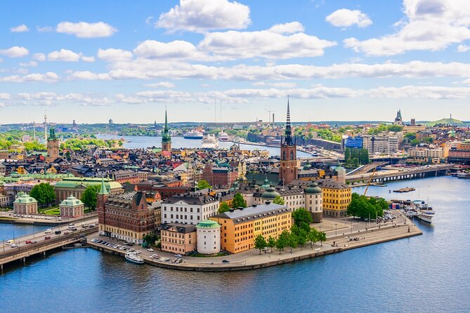 Stockholm Troll Hunt: Self-Guided Old Town Adventure - Parliament, power, and the road toward the palace