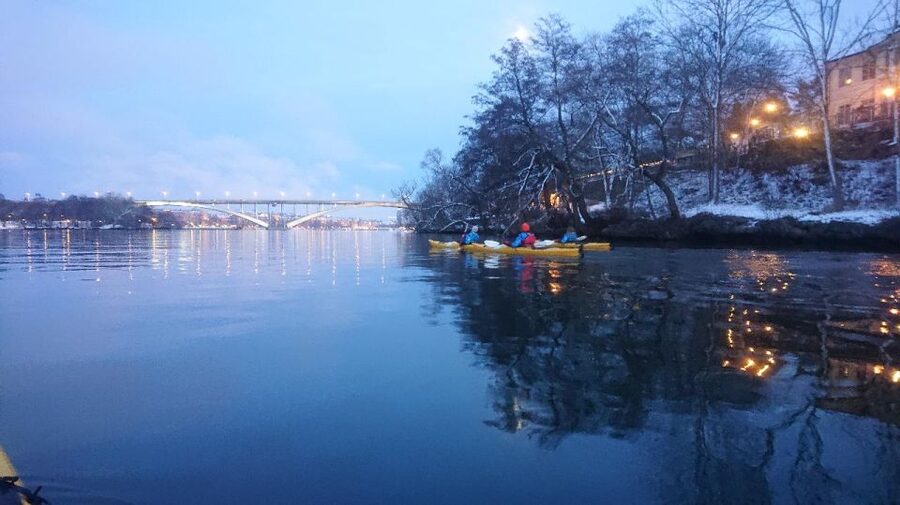 Stockholm: Winter City Kayaking Tour - Getting ready in a dry suit