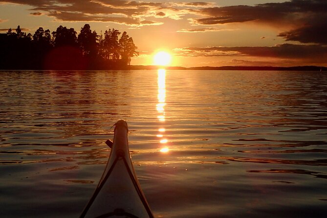 Sunset kayak tour with fika on Stockholms lakeside - A small group makes the route more useful