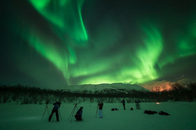 The Ultimate Aurora Photo Adventure - When the van or snowmobile sleigh makes the difference