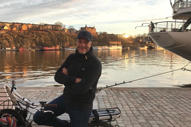 Unique walking tour Stockholm - Riddarholmen and the Royal Palace: finishing with Stockholm’s grand symbols