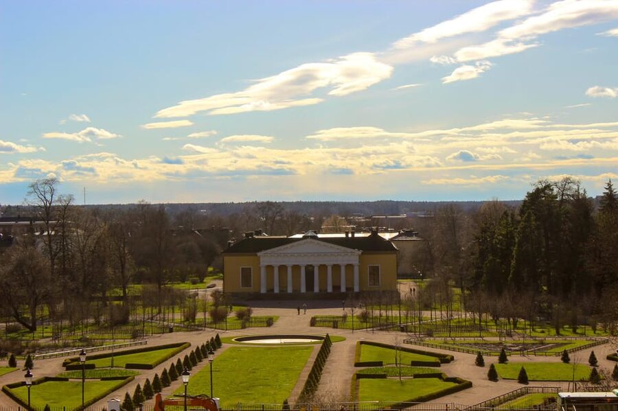 Uppsala: City Highlights and Hidden Gems Walking Tour - Uppsala Castle, the pink royal landmark