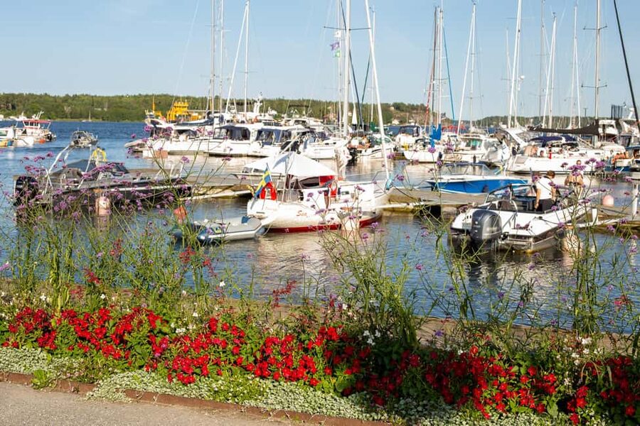 Vaxholm & Stockholm Archipelago: Guided Excursion, Day Trip - Walk past old artillery tracks to the beach