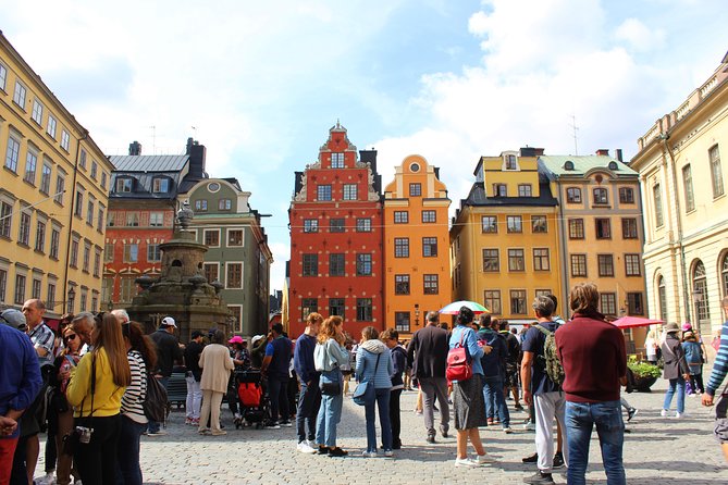 Walking Tour of Stockholm Old Town - Parliament and the first look at central Stockholm