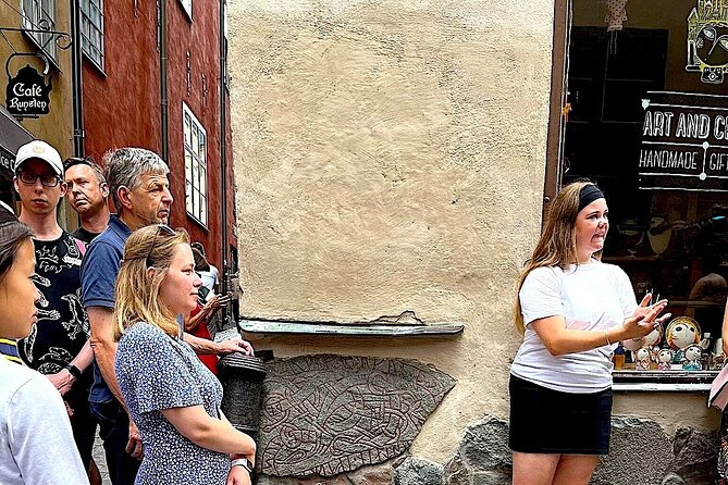 Walking Tour of Stockholm's Old Town, Gamla Stan - The squeeze at Mårten Trotzigs Gränd